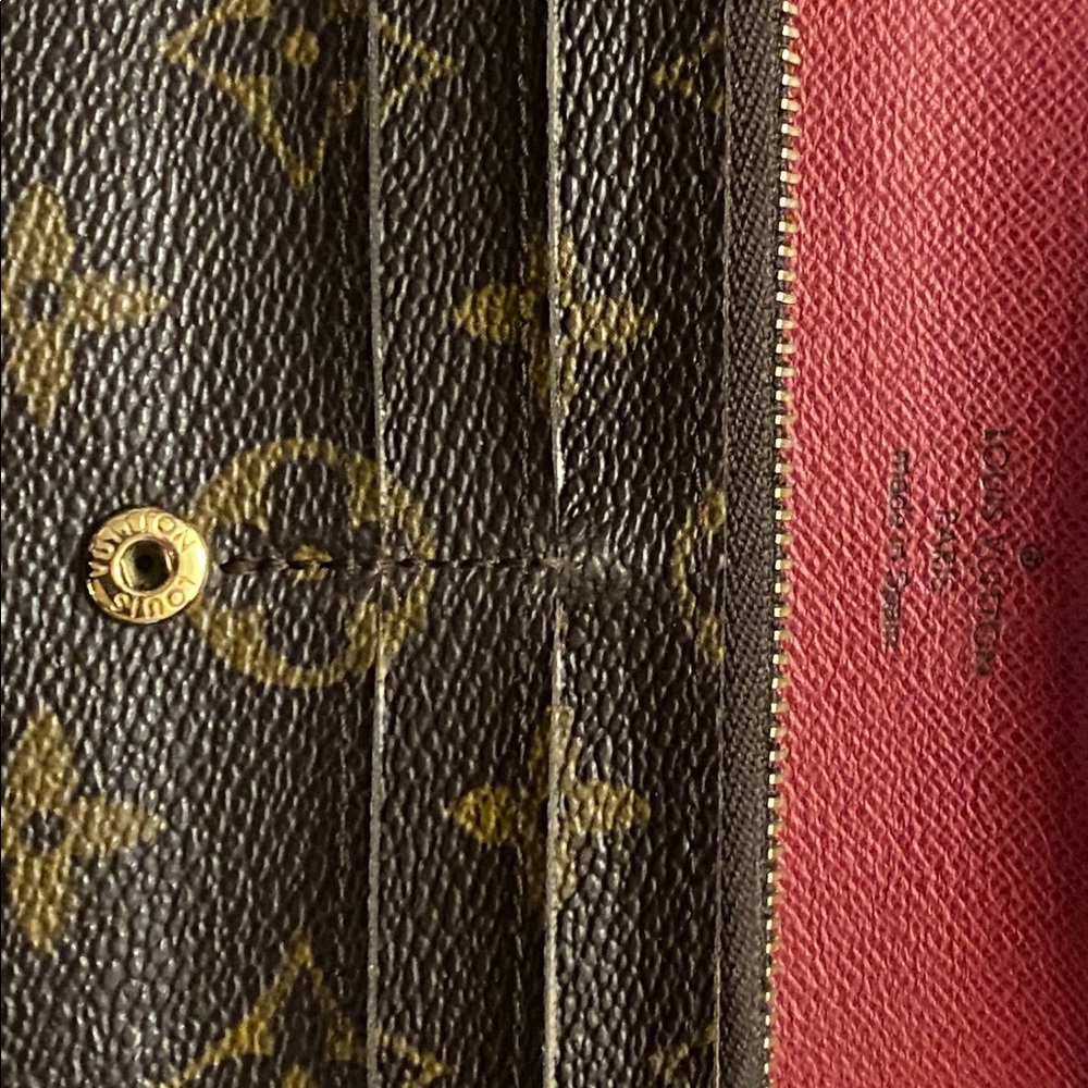 Louis Vuitton Emilie Wallet - Picture 13 of 15